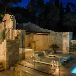 Ipoliti Luxury Living *